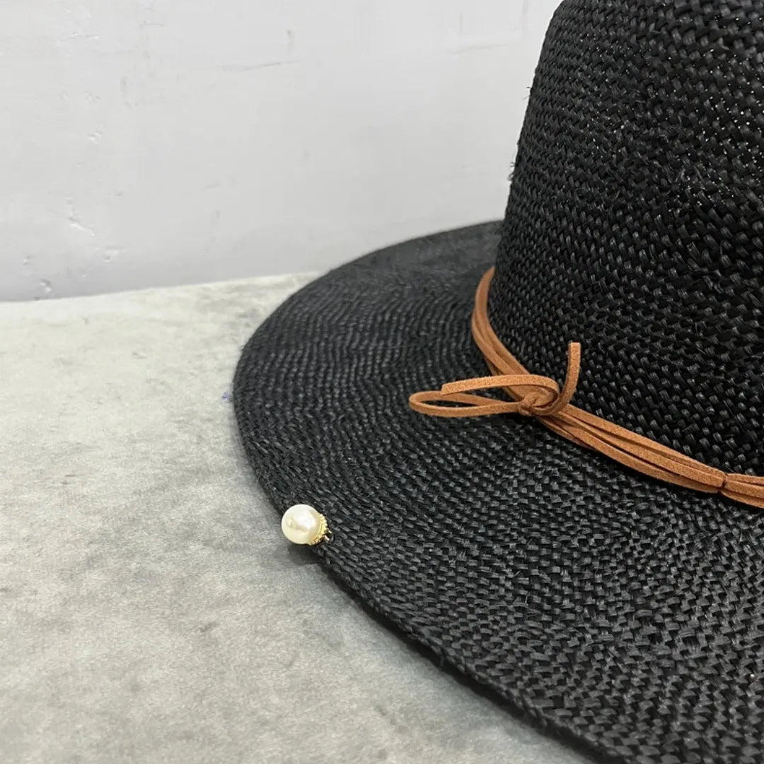 Chapéu Panamá com Pingente Alfinete e Corrente Fedora